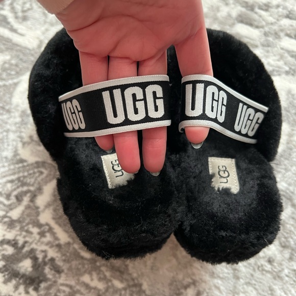 UGG Women's Black Fluff Ya Slippers Size 8 - Picture 4 of 7
